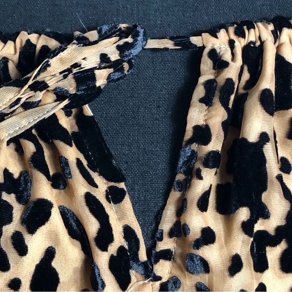 Windsor Animal Print Sexy Off the Shoulder Top New - Picture 4 of 8